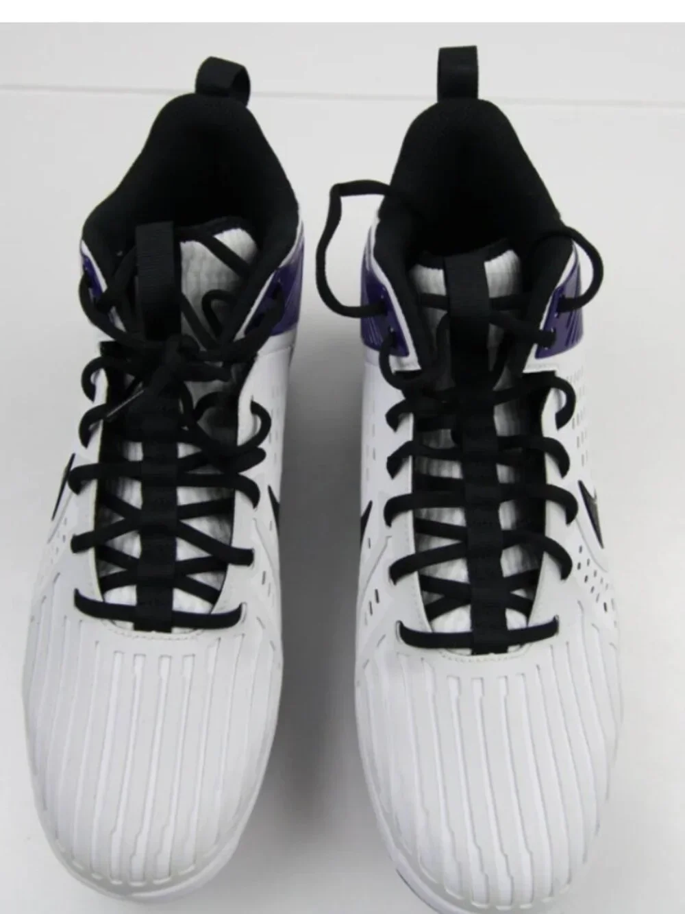 Mens NWOT Nike Alpha Force football ckeats